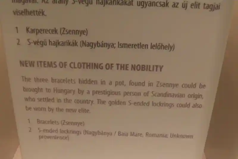 Dog heads at the end of gold twisted bracelets